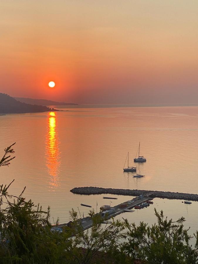 Villa L'Ensoleillee Vue Panoramique Mer, 250 M De La Plage Et Du Centre Ville Ментона Экстерьер фото